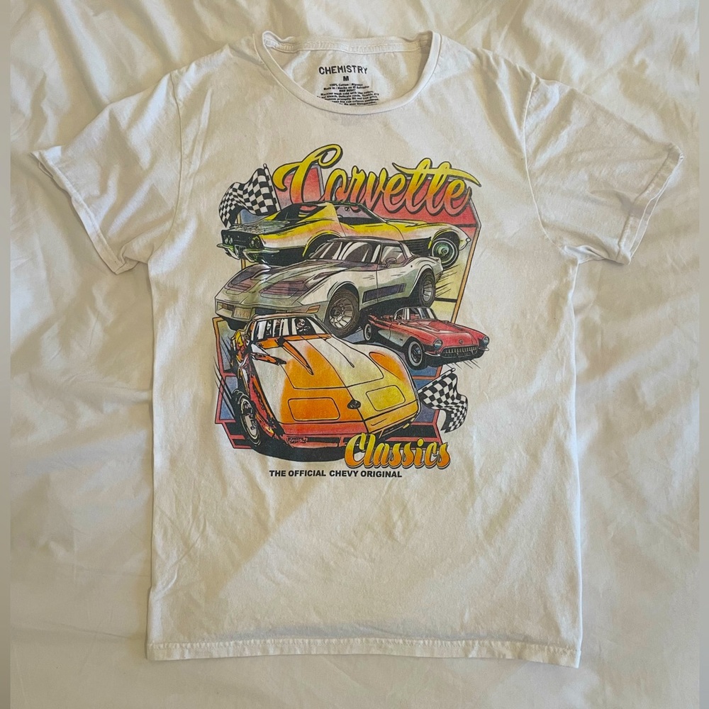 🌟 Graphic Tee - Corvette Design, White Cotton, Medium